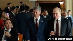 Президенты КР и РФ во время саммита ШОС в Бишкеке, 2013