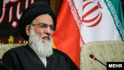 Махмуд Хашеми-Шахруди в бытность главой Совета по определению политической целесообразности.