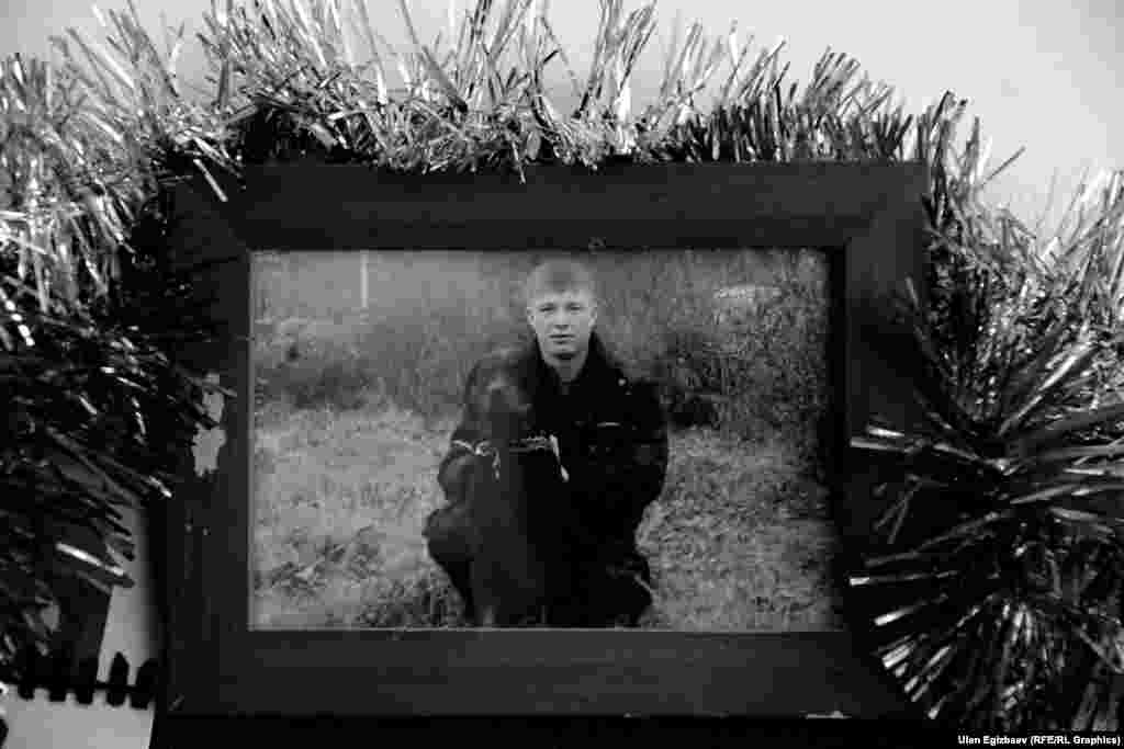 Көбүнүн бөлмөсүндө сөзсүз бирден сүрөт бар. Алар дайым балдарым кайрылар бекен деген үмүт менен жашашат. Тилекке каршы айрымдары пенсия тийгенде гана келип коюшат экен.