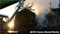 Рятувальні роботи на місці російського удару в Києві, 28 серпня 2025 року