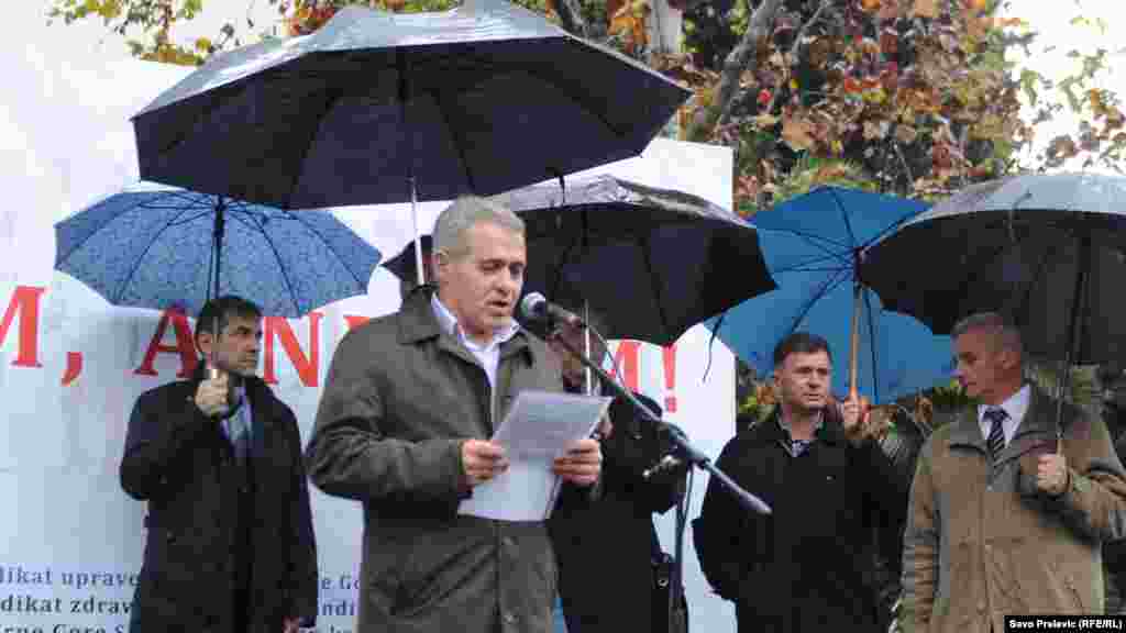 Vladimir Pavićević (prvi s lijeva) na protestu