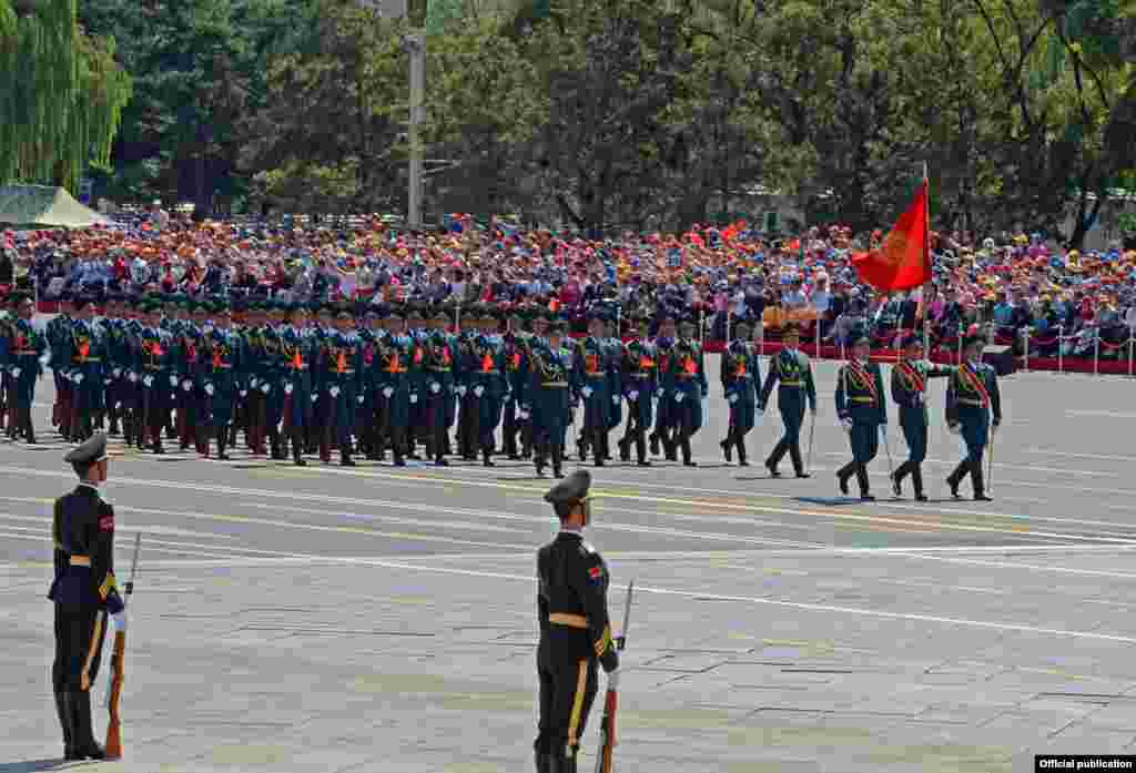 Колона військовослужбовців Збройних сил Киргизії на параді в Пекіні