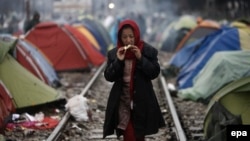 În tabăra pentru refugiați de la Idomeni, Macedonia, din apropierea graniței cu Grecia, 9 martie 2016