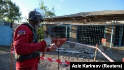 Азербайжан менен Армениянын чек ара чатагында жабыркаганы айтылган азерлердин Агдам айылындагы үй. 15-июль, 2020-жыл.