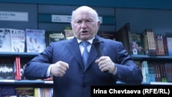 He's back! Moscow Mayor Yury Luzhkov