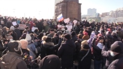 Thousands Defy Crackdown In Russia’s Far East To Support Navalny