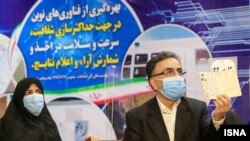 مصطفی تاجزاده به همراه همسرش