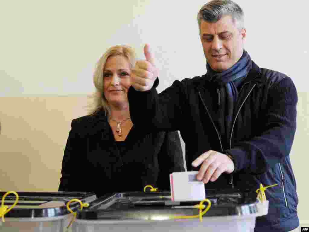 Lider Demokratske partije Kosova, Hašim Tači na glasanju u Prištini