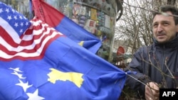 Ilustracija, kosovska i američka zastava