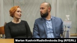 Попередньо на засіданні планують привести до присяги присяжних і зачитати обвинувальний акт