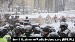 Силовики біля наметового містечка під Верховною Радою, Київ, 3 березня 2018 року