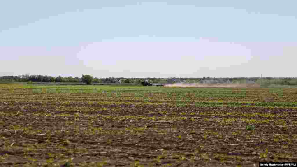 Termőföld az ukrajnai Donyecki terület Kurahove körzetében 2024 májusában. Ekkor még néhányan művelték a földjüket. Ezt a területet 2024 novemberében foglalták el, a járás közigazgatási központját, Kurahovét pedig idén januárban