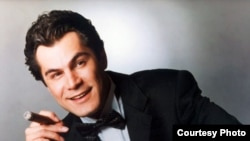 شاهکار بينش پژوه، متولد ۲۲ آذر ۱۳۵۱ تهران، ليسانس جغرافيای اقتصادی، فوق ليسانس جغرافيای سياسی و دکترای برنامه ريزی شهری، که همه از دانشگاه های تهران هستند.