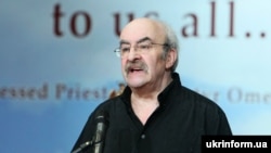 Поет, перекладач, лауреат премії імені Василя Стуса, член Національної спілки письменників України Мойсей Фішбейн під час церемонії вручення нагород Омеляна Ковча. Київ, 23 червня 2011 року