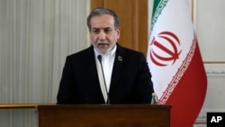 عباس عراقچی می‌گوید «مواضع واقعی سر میز مذاکره مشخص می‌شود»