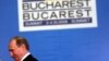 Președintele rus Vladimir Putin sosind la Palatul Parlamentului de la București, în ultima zi a summit-ului NATO, 4 aprilie 2008.
