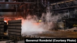 Activitatea din combinatul siderurgic gălățean Liberty continuă, deși nu s-a decis nimic în privința planului de reorganizare propus.