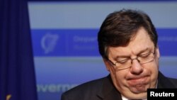 Irski premijer Brian Cowen na konferenciji za novinare u nedjelju 21. novembra 2010.