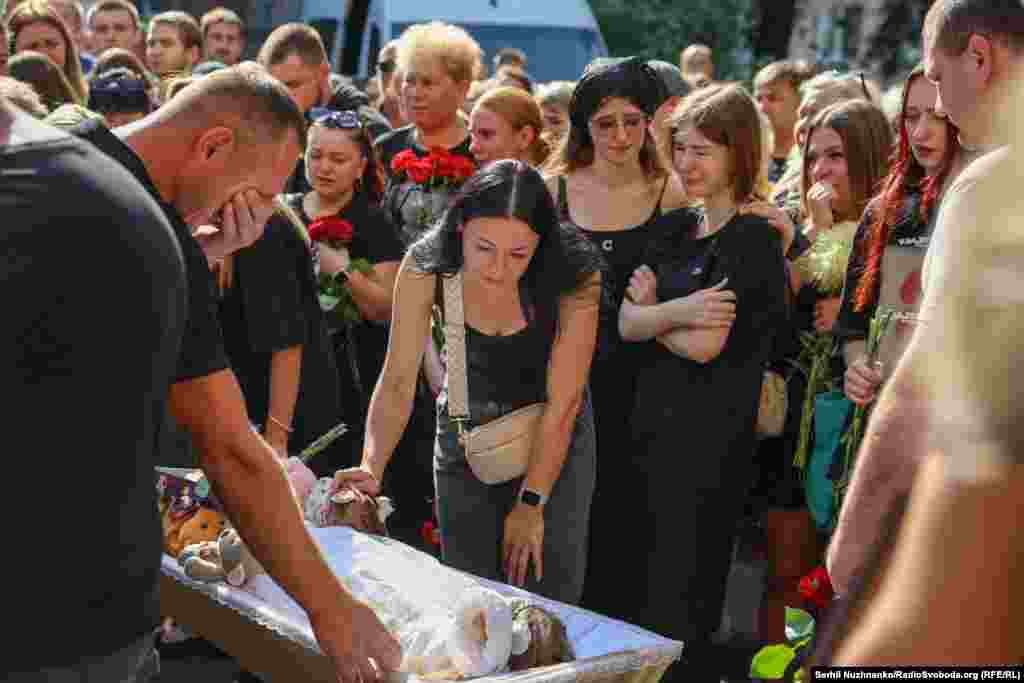 «Це була довгоочікувана дитинка Надії, а наша Надія була просто ангел», – розповіла Радіо Свобода сусідка. Київ, 31 серпня 2025 року