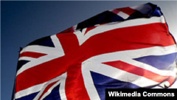 Зазначається, що судна ходять під прапорами Панами, Габону та Островів Кука.