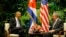 Президент США Барак Обама (ліворуч) під час зустрічі із президентом Куби Раулем Кастро. Гавана, 21 березня 2016 року. Вперше з 1928 року Кубу відвідав чинний президент США
