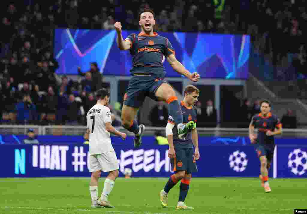 67-минутта "Интердің" бразилиялық ойыншысы Карлос Аугустудың айып алаңының маңынан тіке тепкен добына "Қайрат" қақпашысы Анарбековтың қолы жетпей, гол кіріп кетті. 2:1 есебі ойын соңына дейін сақталды. Қазір "Интер" Чемпиондар лигасында төрт ойынның төртеуінде де жеңіске жетіп, лидерлердің қатарында келеді.