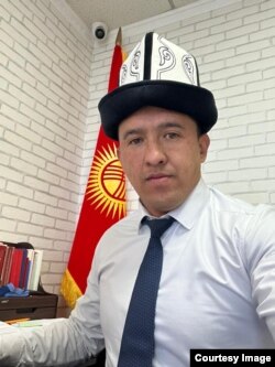 Ислам Ахмедовдун иш кабинети.