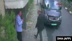 Хашогги консулдукка кирип бараткан учур.