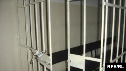 گروهبان دانیل جیمز تا پایان بررسی اتهام جاسوسی در زندان به سر می برد.