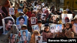 بلوچستان: په کوټه کې د ګڼو کورنیو د خپلو ورک کړل شویو کسان د راخوشېکېدو غوښتنه کوي. ۲۰۱۸ ز کال ۱۰م دېسېمبر 