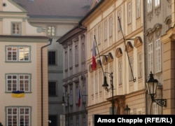 An empty flagpole (top right) where a Ukrainian flag was removed from the Czech parliament building on November 6. On the left is one of eight newly installed Ukrainian flags hanging from parliamentary offices.