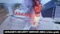 Скриншот из видео ударов СБУ по самолетам стратегической авиации России на аэродроме «Белая» в Иркутской области России 