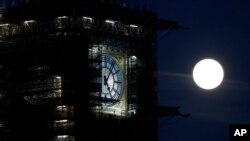 Szuperhold Bátonyterenyétől New Yorkig