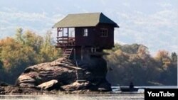 Milijina kućica na steni