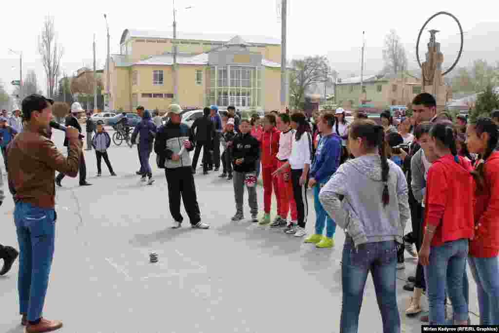 Фестиваль Эмгек, миграция жана жаштар министрлигинин Нарын облусундагы башкармалыгы менен Нарын жаштар ордосунун тарабынан уюштурулду.