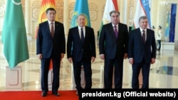 Слева направо: Сооронбай Жээнбеков, Нурсултан Назарбаев, Эмомали Рахмон и Шавкат Мирзиеев. Астана, 15 марта 2018 года.
