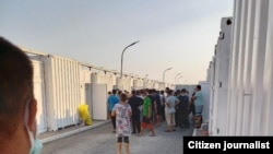 Узбекистанцы, содержащиеся в карантинном лагере «Уртасарай» в Ташкентской области, 8 июля 2020 года