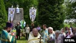 Святкування біля пам’ятного знаку Пересопницького євангелія 23 травня минулого 2010 року