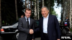 Президенттер Д.Медведев менен К.Бакиев Чолпон-Атадагы чечимин ырастоого даярбы?