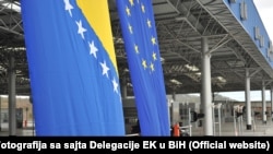 Zastave BiH i Evropske unije na graničnom prelazu Biljača sa Hrvatskom.