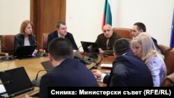 Извънредното заседание на Министерския съвет се проведе съвместно с кметовете на София и Перник