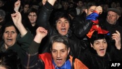 По словам Рубена Меграбяна, дополнительные голоса АНК привлечет не сама повестка. Многое будет зависеть от уличной активности