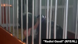 Зайналобиддин Маннонов дар ҷараёни баррасии парвандааш дар Додгоҳи олӣ