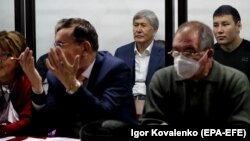 Алмазбек Атамбаев в зале суда. 27 ноября 2020 года.