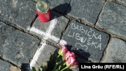  Cehia, Praga. Piața Primăriei din Praga, devenită loc de comemorare a victimelor Codid-19, 4 aprilie 2021.