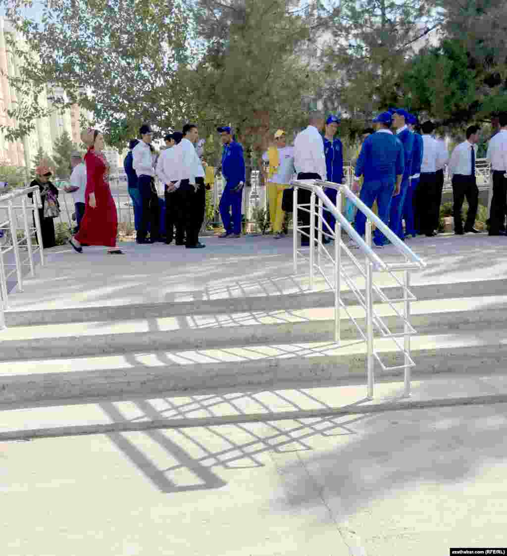 Участники в ожидании репетиций&nbsp;