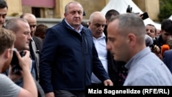 Президент Грузії Ґіорґі Марґвелашвілі прийшов до протестувальників у центрі Тбілісі, 1 червня 2018 року