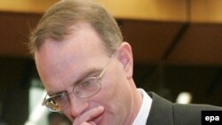 گریگوری شولتی سفیر آمریکا در آژانس بین المللی انرژی اتمی روز چهارشنبه، گفت که آمریکا، کماکان خواستار تصویب سومین قطعنامه تحریم علیه ایران در شورای امنیت سازمان ملل است.