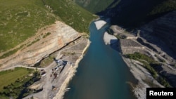 Строителство на река Вьоса, близо до Каливач, Албания