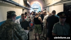 Черга для участі в голосуванні в Лук'янівському СІЗО в Києві, 21 липня 2019 року